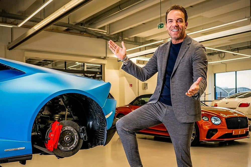 Op de koffie bij Doornbos: over handel in peperdure auto’s en vriendjespolitiek bij Viaplay