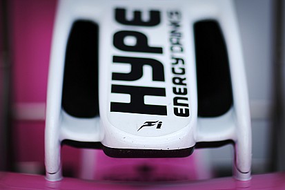 Óriási harc a Mercedes és a Ferrari között, jön a Force India