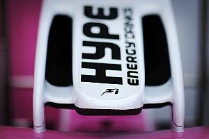 Óriási harc a Mercedes és a Ferrari között, jön a Force India