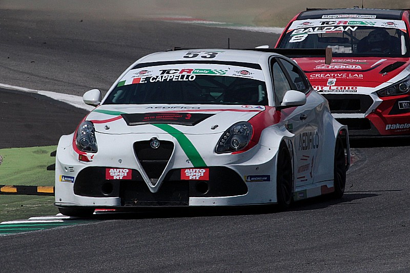 Adriano Bernazzani sulla Alfa Romeo di Otto Motorsport ad Imola