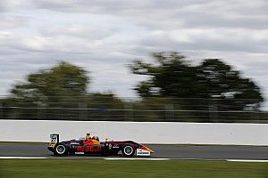 F3 Silverstone: Ticktum Fenestraz’ı geçerek ilk yarışı kazandı