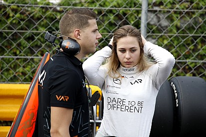 Video: "F1, kadınları 'dikkat çekmek için' kullanıyor" - 19 Ocak Pazar F1 ve Motor Sporları Haberleri