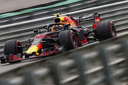 Verstappen : "Pas immédiatement au niveau de Ferrari et Mercedes"