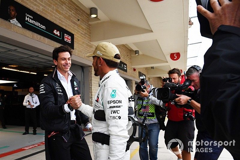 Lewis Hamilton, Mercedes AMG F1 and Toto Wolff, Mercedes AMG F1 Director of Motorsport celebrate Pole Position 