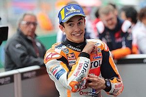 Une chute mais la pole position malgré tout pour Márquez