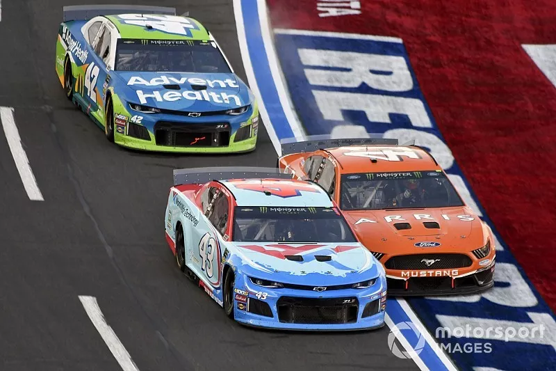  Darrell Wallace Jr., Richard Petty Motorsports, Chevrolet Camaro World Wide Technology,  Daniel Suarez, Stewart-Haas Racing, Ford Mustang ARRIS