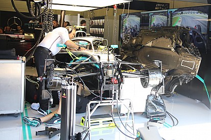 Alerte moteur sur la Mercedes de Bottas en Autriche