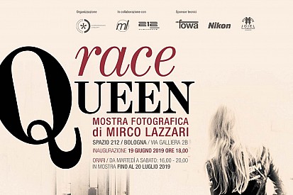 Inaugurata a Bologna "Race Queen", la mostra del fotografo Mirco Lazzari sulle ombrelline