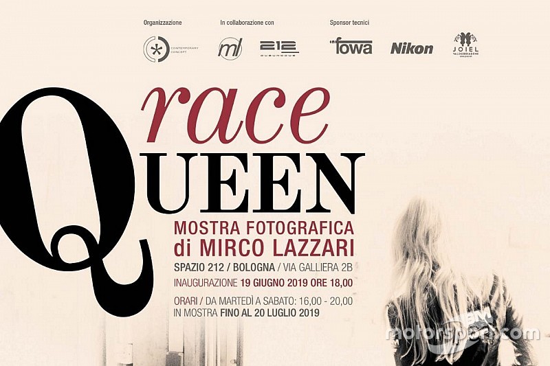 Inaugurata a Bologna "Race Queen", la mostra del fotografo Mirco Lazzari sulle ombrelline
