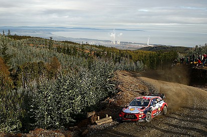 Vídeo: Neuville y Gilsoul no sufren lesiones tras su duro accidente