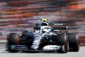 Mercedes не дала Боттасу правильно прогреть шины, посадив его на хвост Леклеру