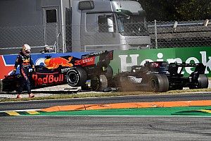Brundle begrijpt Verstappen: “Waarom liggen daar sausage kerbs?”