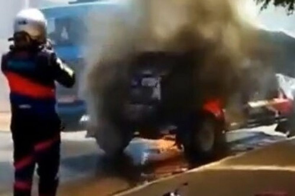 Sertões – VÍDEO: Carro pega fogo e pilotos vivem drama para conter chamas