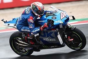 Rins enseña los dientes en el Warm Up de Misano