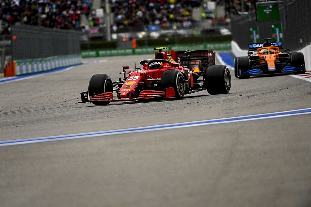 Sainz: Jó jel, hogy a Ferrari tud élni a lehetőségekkel idén