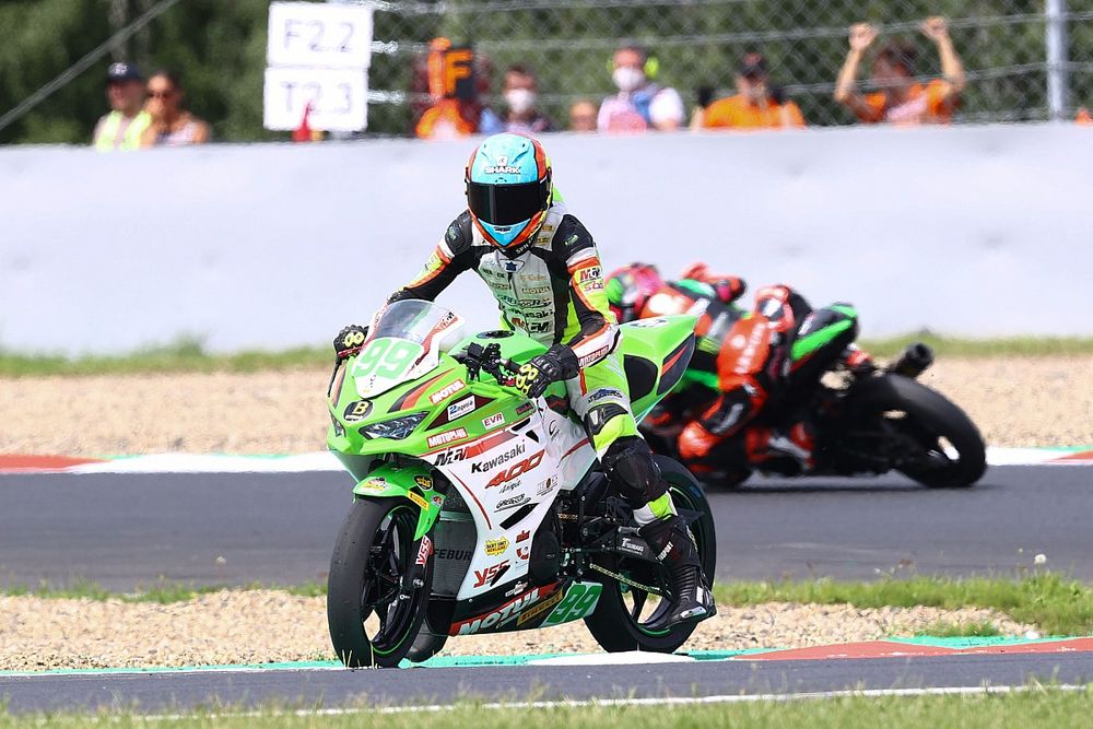 Magny-Cours Supersport 300 1. Yarış: Huertas kazandı, Bahattin 4 tur kala kazaya karıştı!
