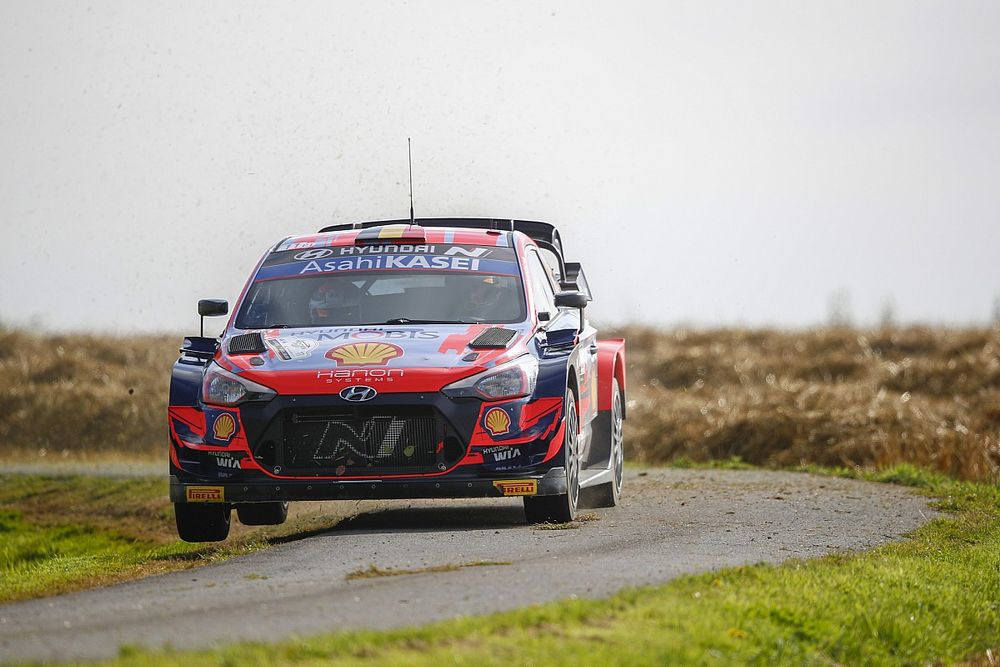 ES15 & 16 - Neuville impeccable, le podium indécis chez Toyota