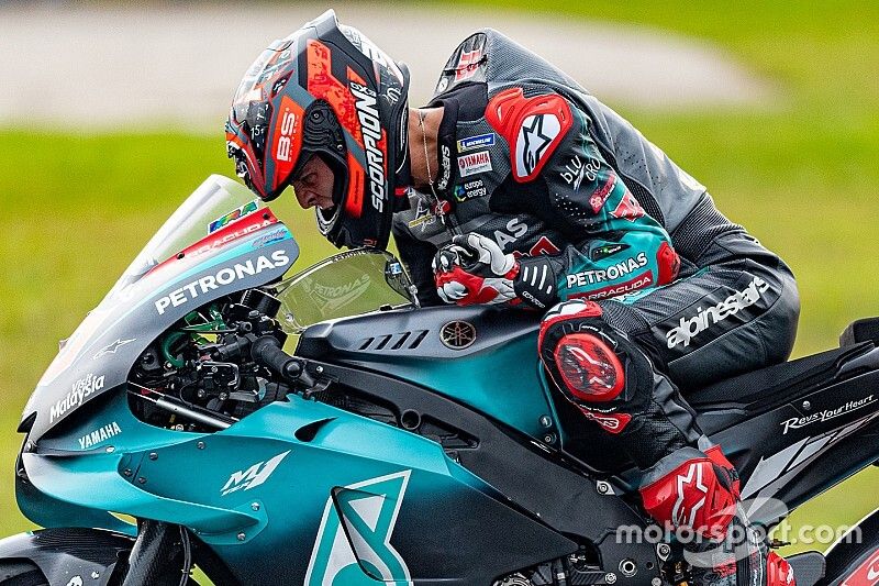 Tremenda pole de Quartararo, brutal caída de Márquez
