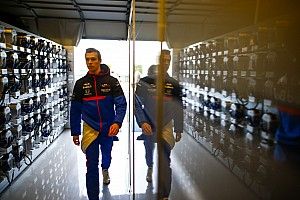 F1: Kvyat diz que punição nos EUA "foi estúpida e inaceitável”