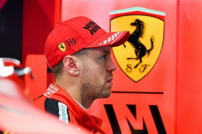 Így állt meg Vettel alatt a Ferrari Barcelonában – motorcsere jön! (videó)
