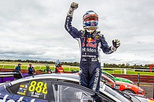 Whincup to continue Supercars career