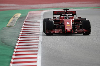 Verstappen zorgt voor code rood, Vettel snelste in ochtendsessie