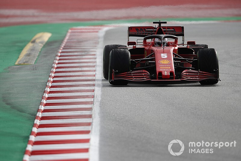 Verstappen zorgt voor code rood, Vettel snelste in ochtendsessie