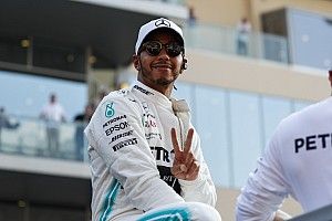 Hamilton renovaría con Mercedes por 100 millones de dólares