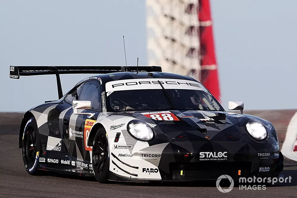 #88 Proton Competition Porsche 911 RSR: Bret Curtis / Adrien De Leener / Thomas Preining 