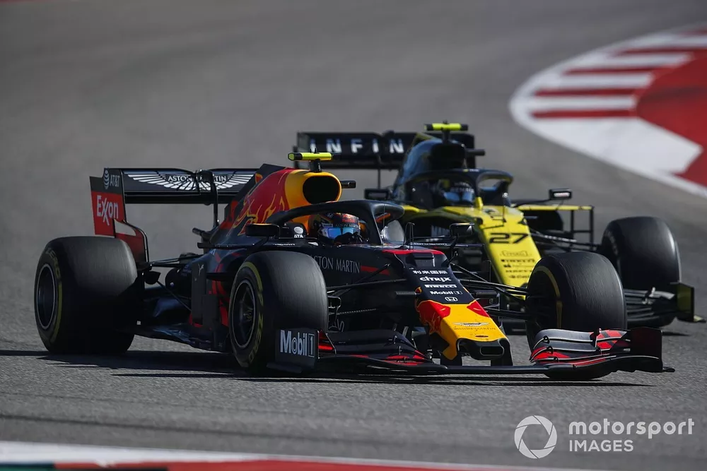 Alex Albon, Red Bull Racing RB15, devant Nico Hulkenberg, Renault F1 Team R.S. 19