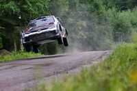 WRC Finlandia: Rovanpera encabeza un triplete de Toyota tras el viernes