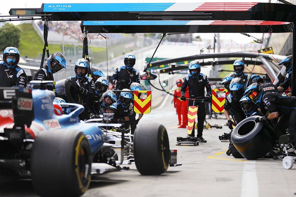 FIA, pit stop kısıtlamasını Belçika GP'ye kadar erteledi