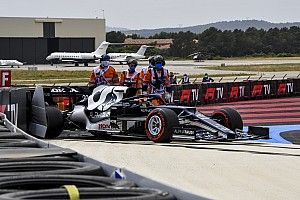 VIDEO: Schumacher en Tsunoda eindigen F1-kwalificatie in de muur