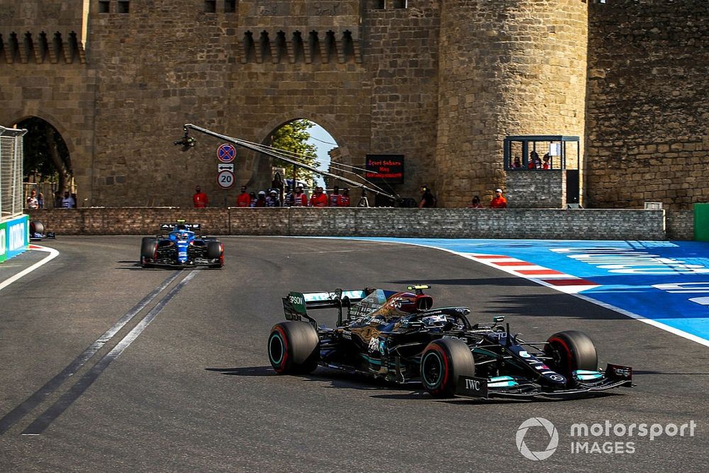 Valtteri Bottas, Mercedes W12, Esteban Ocon, Alpine A521