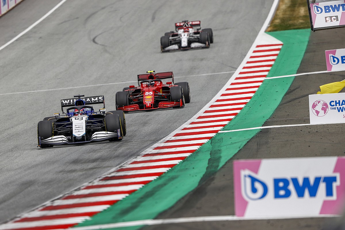 La FIA sanciona a tres pilotos tras la carrera de Austria; Sainz, absuelto