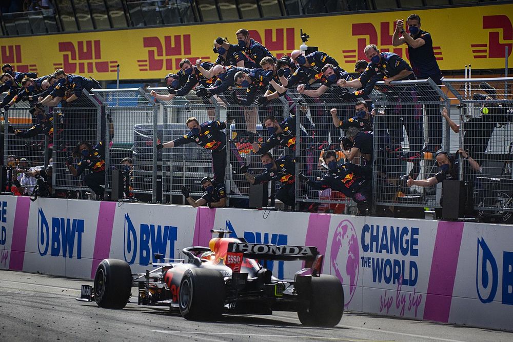Hill szerint a Red Bull elrejti a valódi potenciálját