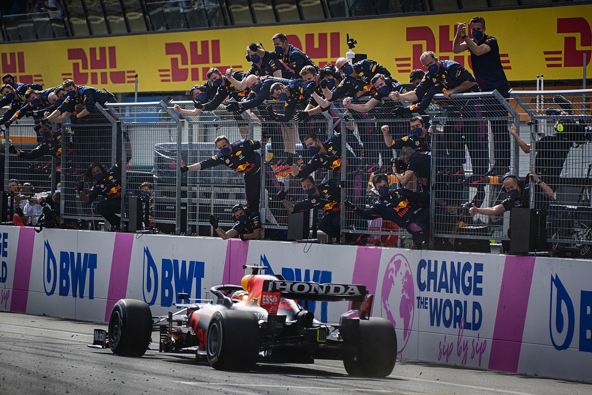 Hill szerint a Red Bull elrejti a valódi potenciálját