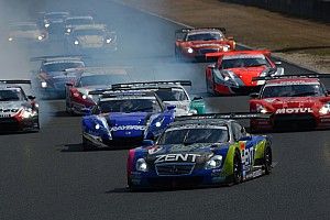 動画で振り返るスーパーGT(1)歴史に残る“ラスト2周の攻防戦”~2012年第1戦岡山~