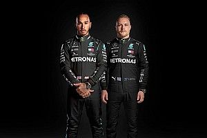 Mercedes: le tute nere di Hamilton e Bottas contro il razzismo