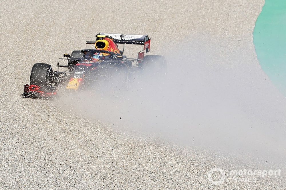 Videón Albon látványos elszállása a Red Bull Ringről