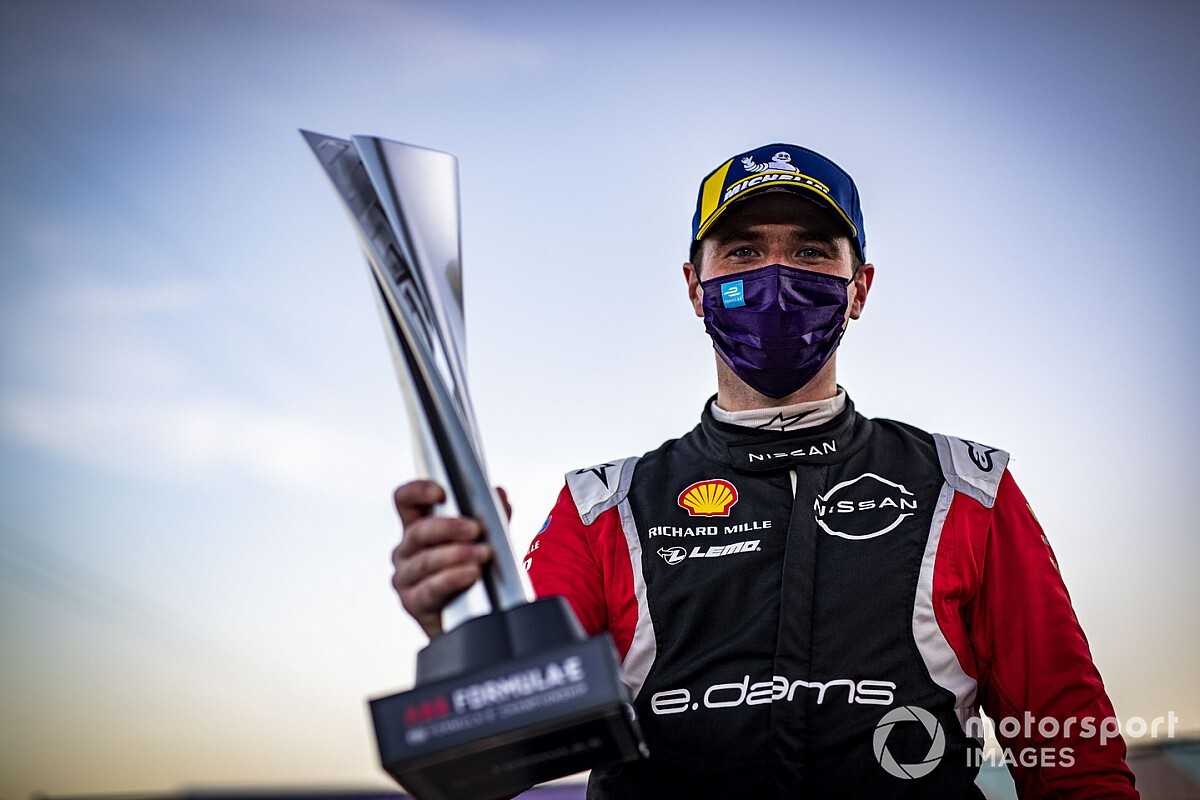 Rowland wiceliderem, Rast na podium