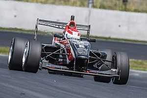 Manfeild TRS: Piquet wins red-flagged Race 1