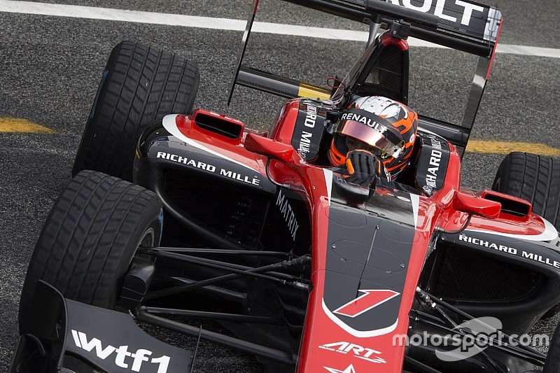 Aitken bovenaan regenachtige GP3-testdag, Schothorst vijfde