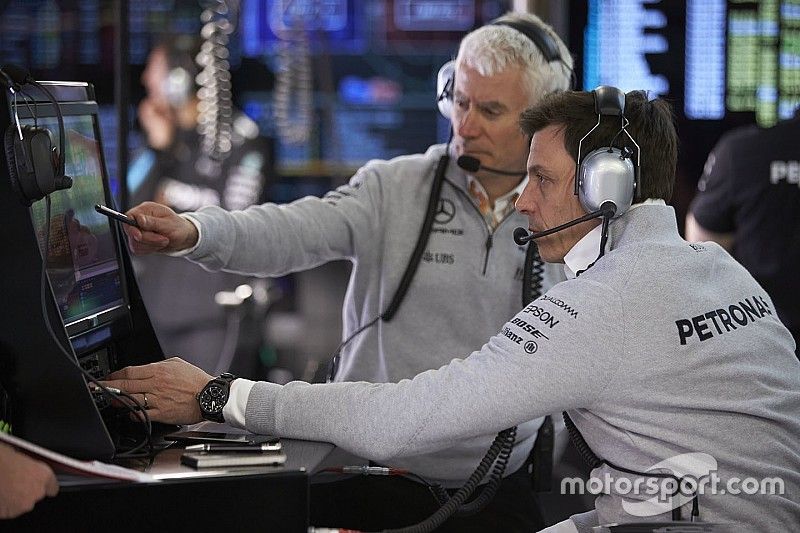 Geoff Willis, Director de tecnología, Mercedes AMG F1, Toto Wolff, Director Ejecutivo de Mercedes AMG F1