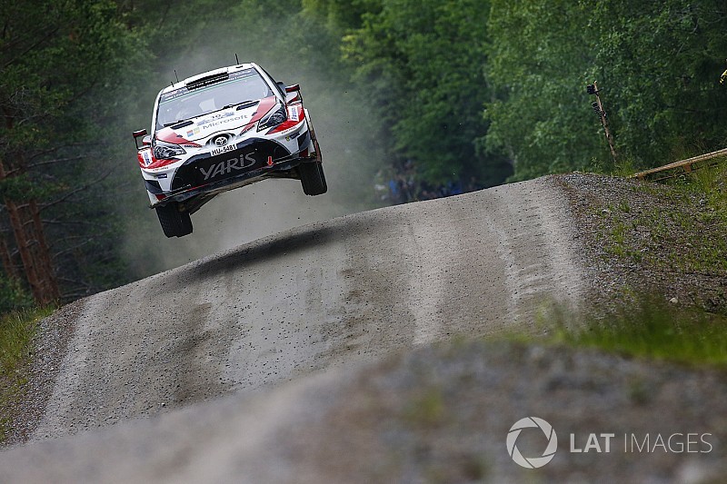 Cuatro finlandeses lideran en Finlandia con Latvala al frente
