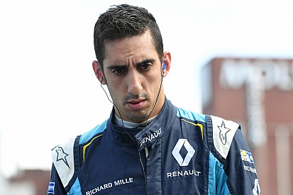 Autót tört Buemi a döntő hétvégén!