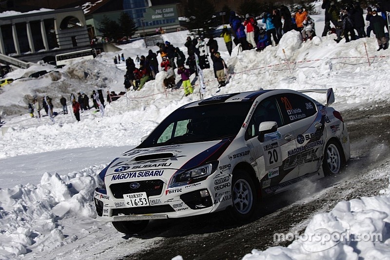 【全日本ラリー】開幕戦:SUBARUの勝田範彦がトップでゴール