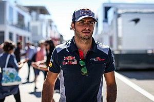 Sainz nega intenção de romper contrato com Red Bull em 2018