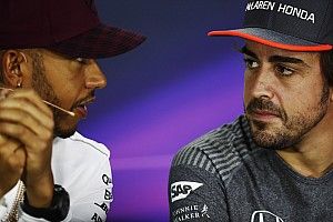 Hamilton espera repetir en 2018 muchos duelos con Alonso como en México