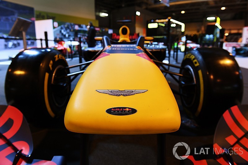 Aston Martin resmi jadi sponsor utama Red Bull 2018